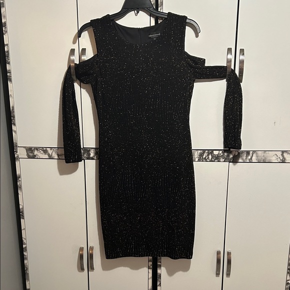 Dresses & Skirts - Elegant Black w/Gold Glitter Dress